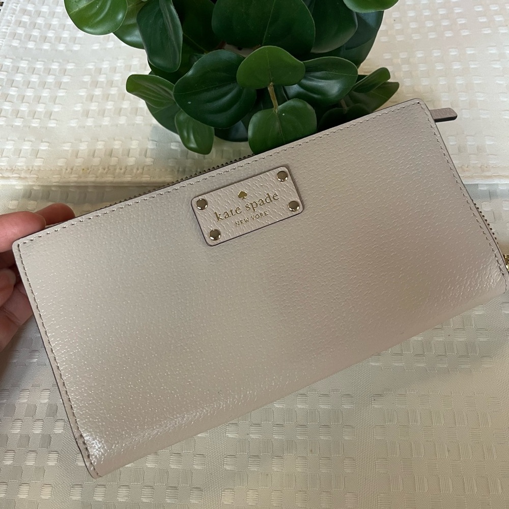 Kate Spade Beige Leather Wallet